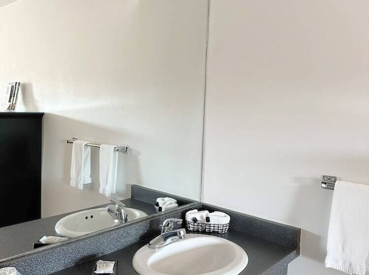 فندق على الطريق Riverside Suites