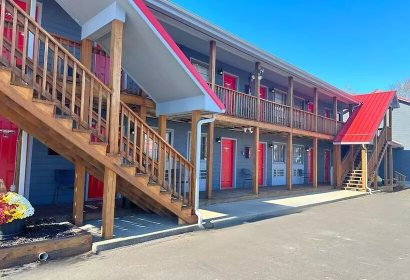 Motelli Riverside Suites