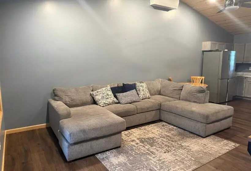 Motelli Riverside Suites