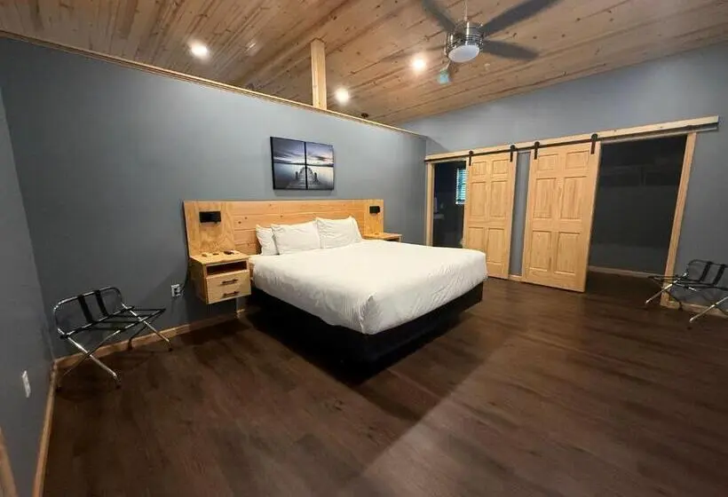 Motelli Riverside Suites