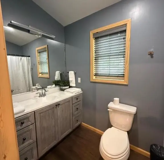 Motelli Riverside Suites