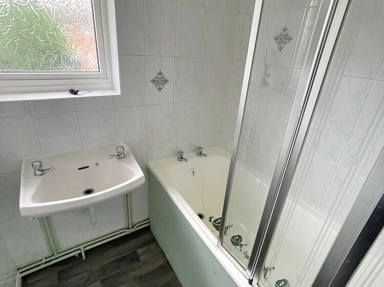 بنسيون 6 Person Spacious Home With Garden