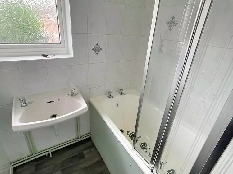 Majatalo 6 Person Spacious Home With Garden