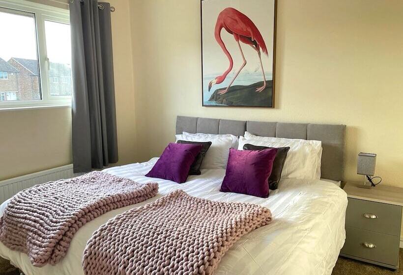 بنسيون 6 Person Spacious Home With Garden