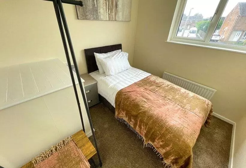 Majatalo 6 Person Spacious Home With Garden