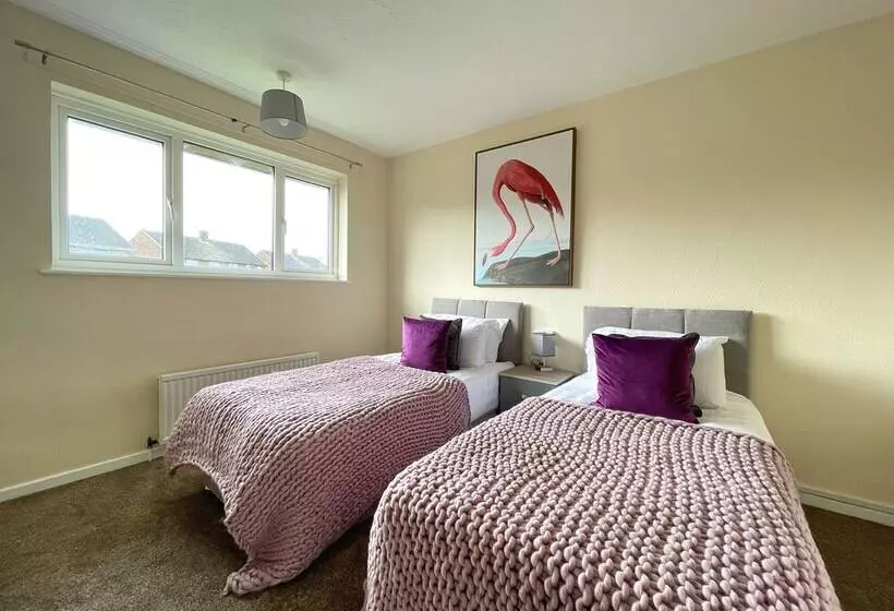 Majatalo 6 Person Spacious Home With Garden