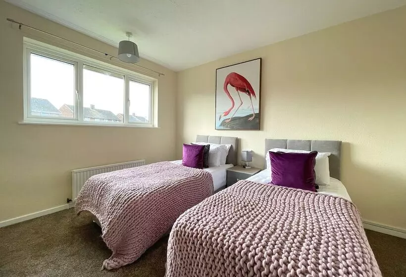 Majatalo 6 Person Spacious Home With Garden