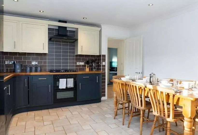 Majatalo Innsworth House