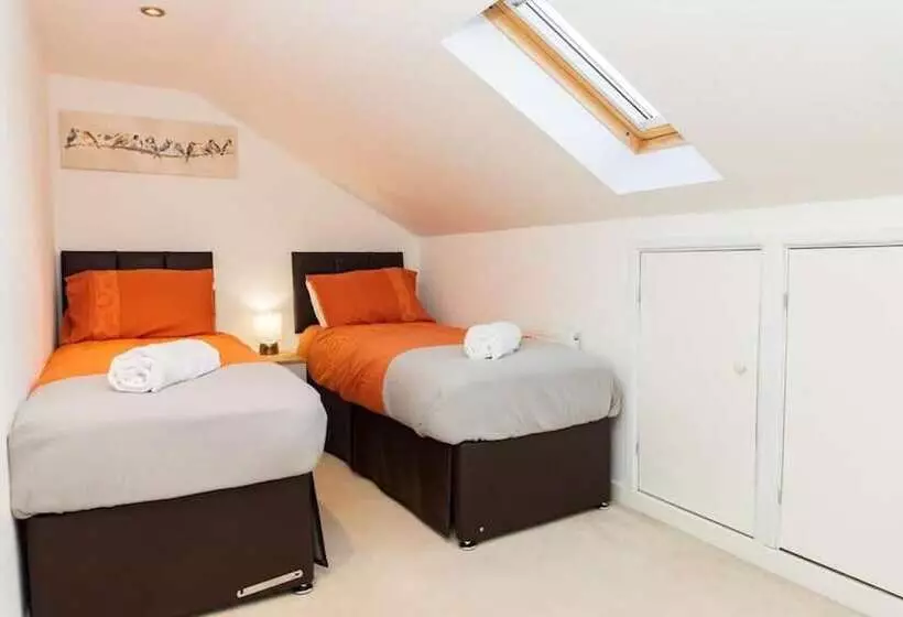 Majatalo Innsworth House