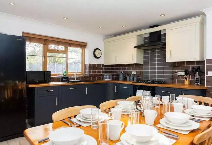 Majatalo Innsworth House