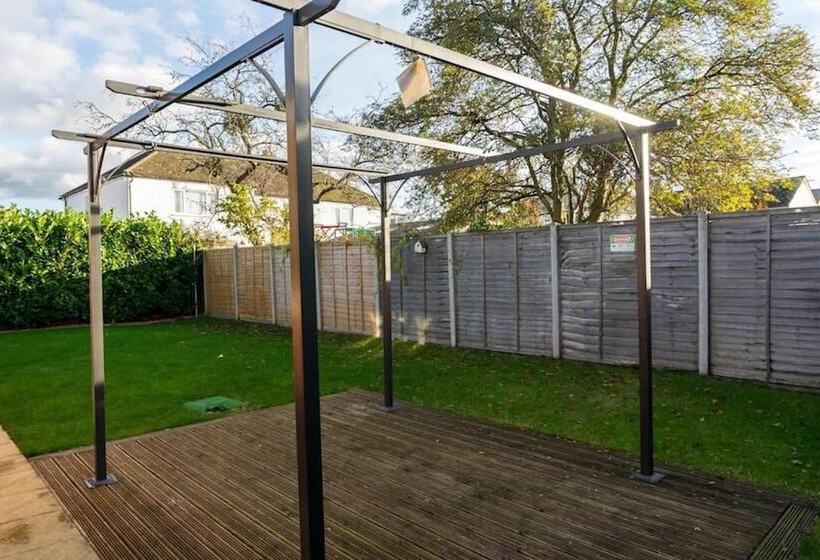 بنسيون Innsworth House