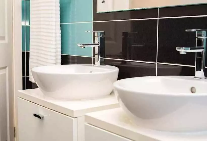 Majatalo Innsworth House