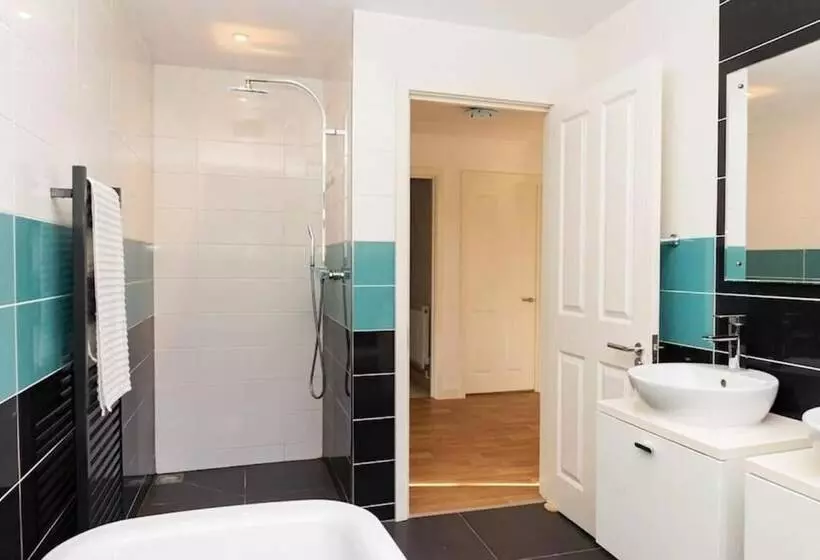 Majatalo Innsworth House