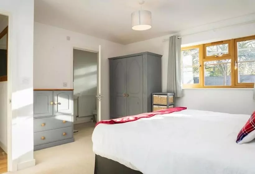 Majatalo Innsworth House