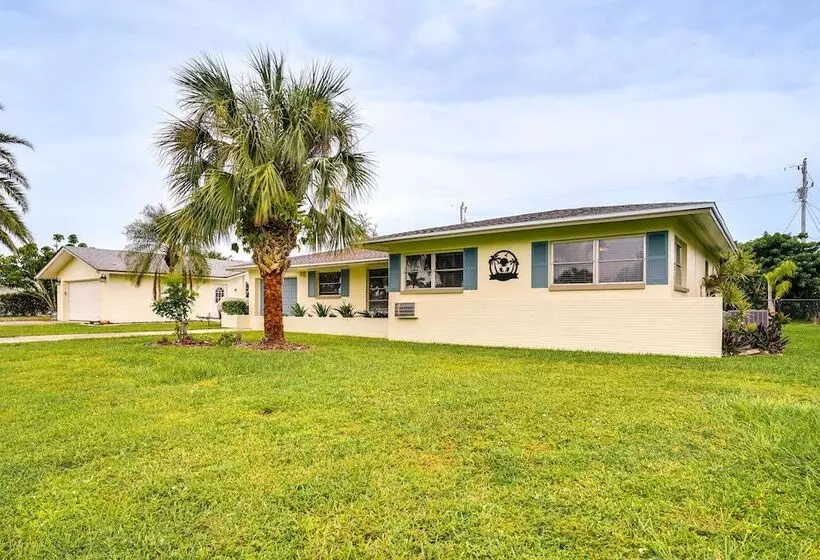 Hot Tub & Fire Pit: Pet Friendly Cape Coral Home