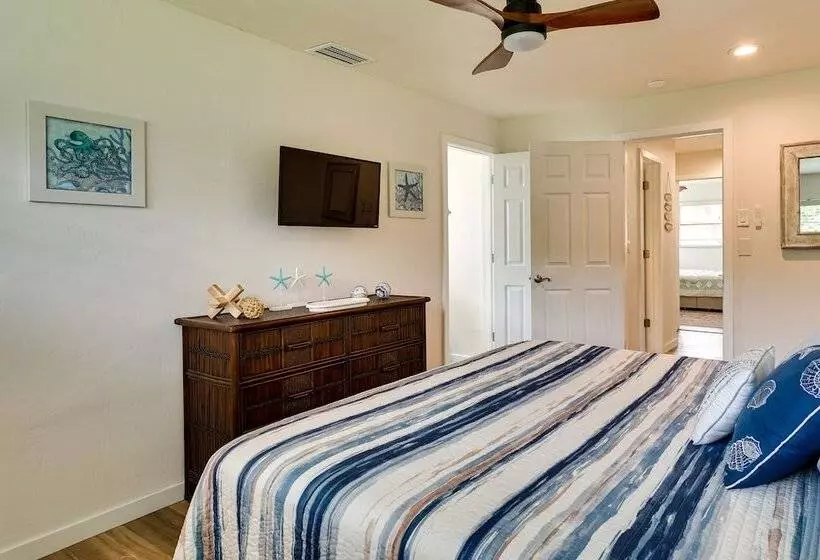 Hot Tub & Fire Pit: Pet Friendly Cape Coral Home