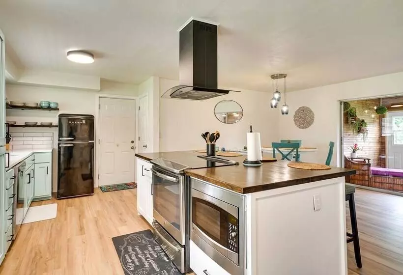 Hot Tub & Fire Pit: Pet Friendly Cape Coral Home