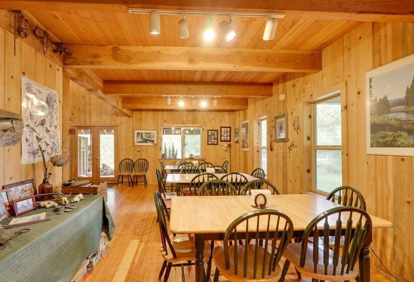 Pet Friendly House W/ Deck: Near Crater Lake!