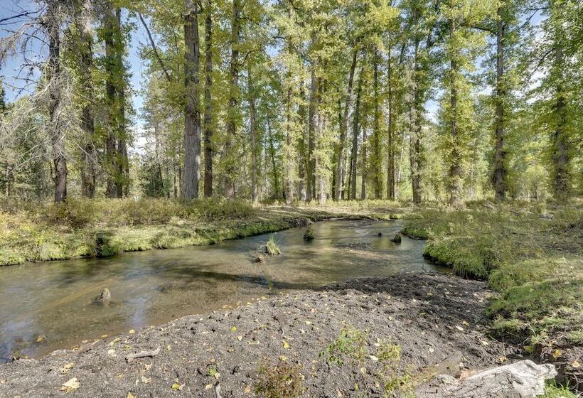 Pet Friendly House W/ Deck: Near Crater Lake!