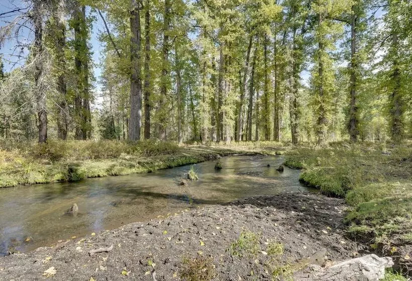 Pet Friendly House W/ Deck: Near Crater Lake!