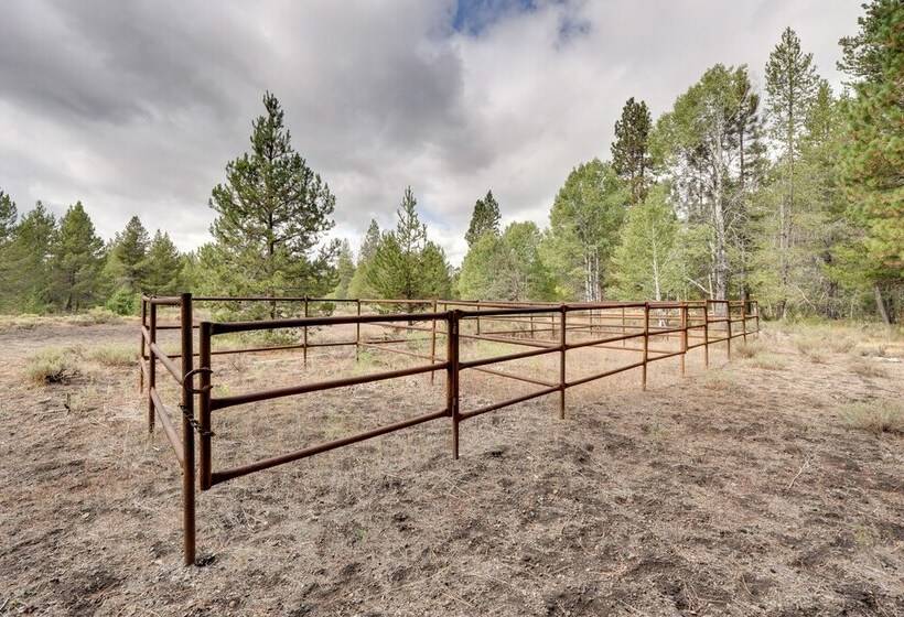 Pet Friendly House W/ Deck: Near Crater Lake!