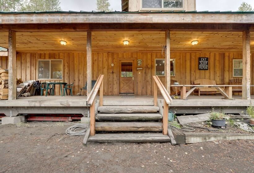 Pet Friendly House W/ Deck: Near Crater Lake!