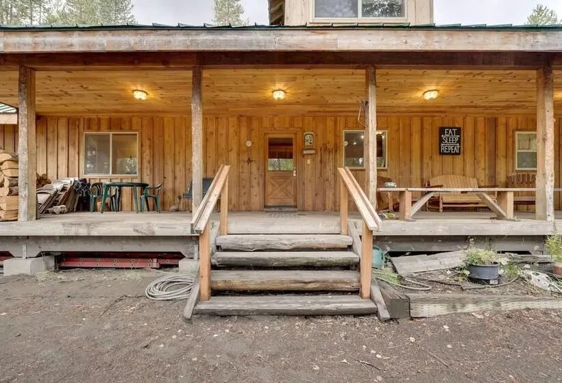 Pet Friendly House W/ Deck: Near Crater Lake!
