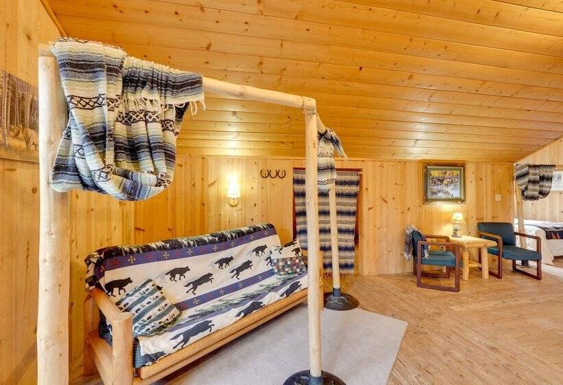 Pet Friendly House W/ Deck: Near Crater Lake!