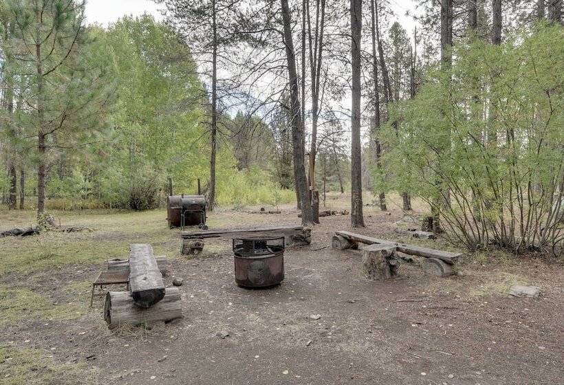 Pet Friendly House W/ Deck: Near Crater Lake!