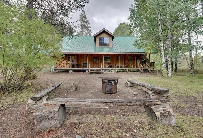 Pet Friendly House W/ Deck: Near Crater Lake!