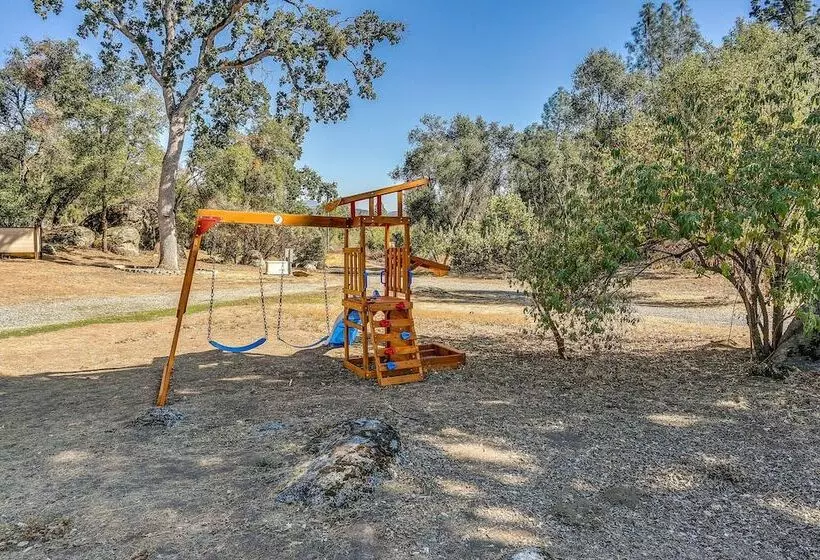 Pet Friendly Mariposa Retreat W/ Spacious Patio!