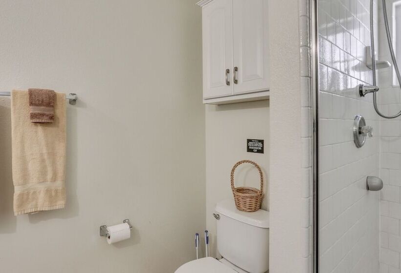 Pet Friendly Mariposa Retreat W/ Spacious Patio!