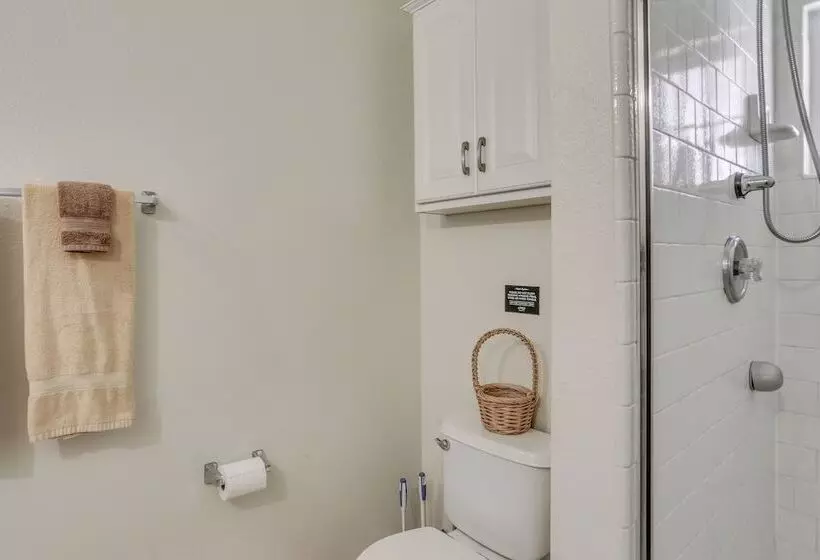 Pet Friendly Mariposa Retreat W/ Spacious Patio!