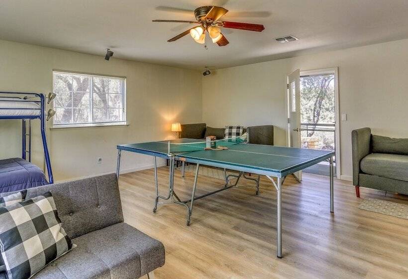 Pet Friendly Mariposa Retreat W/ Spacious Patio!