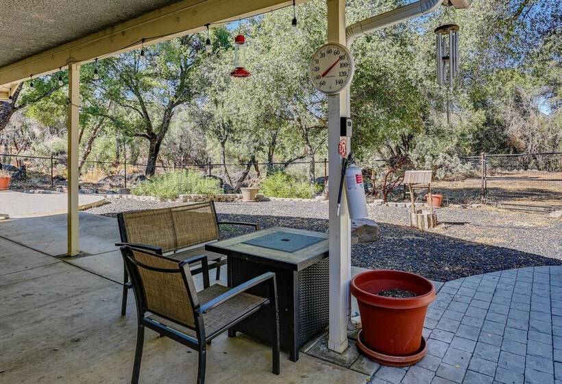 Pet Friendly Mariposa Retreat W/ Spacious Patio!