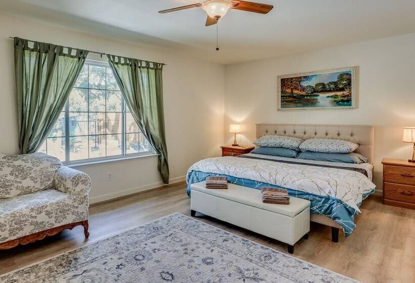 Pet Friendly Mariposa Retreat W/ Spacious Patio!