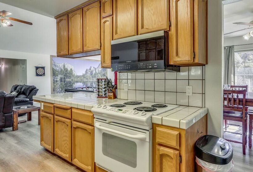 Pet Friendly Mariposa Retreat W/ Spacious Patio!