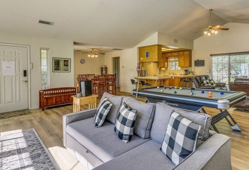 Pet Friendly Mariposa Retreat W/ Spacious Patio!