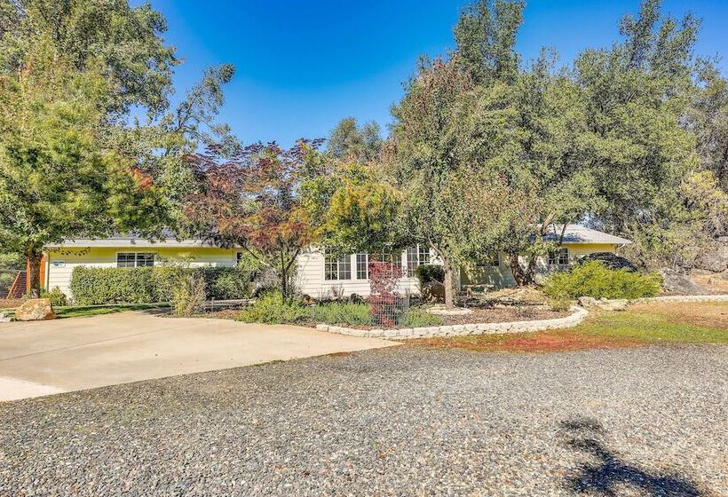 Pet Friendly Mariposa Retreat W/ Spacious Patio!