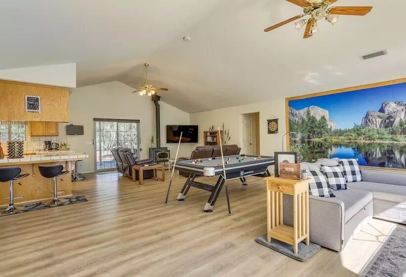 Pet Friendly Mariposa Retreat W/ Spacious Patio!