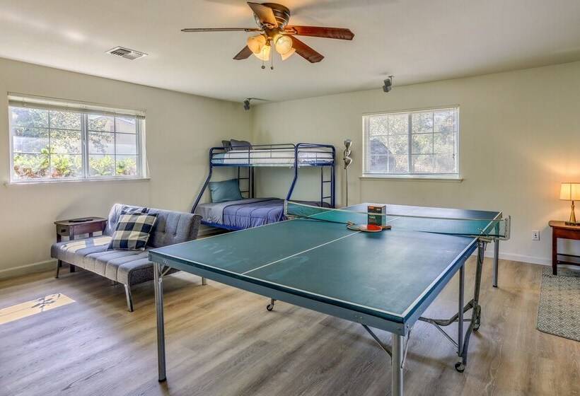 Pet Friendly Mariposa Retreat W/ Spacious Patio!