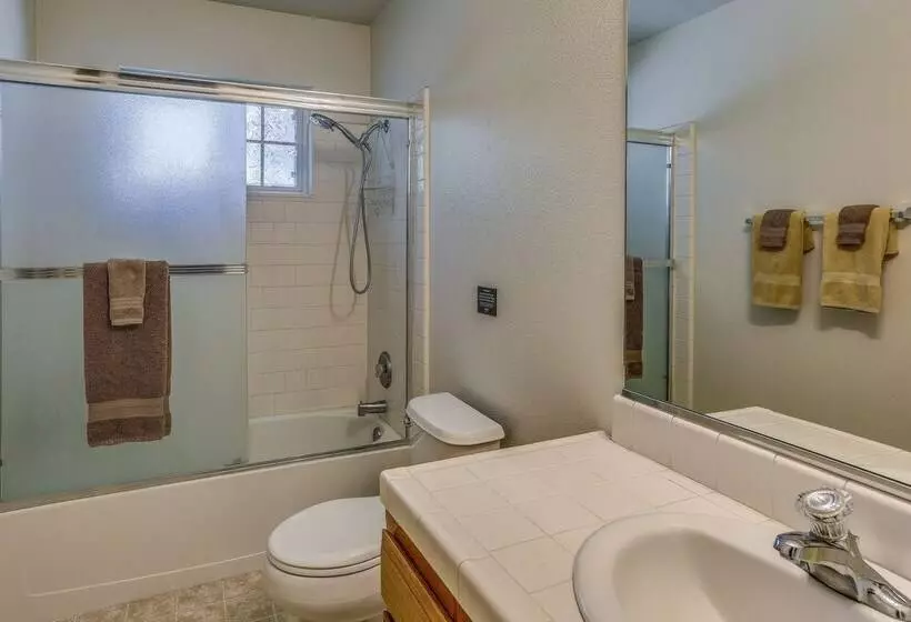 Pet Friendly Mariposa Retreat W/ Spacious Patio!