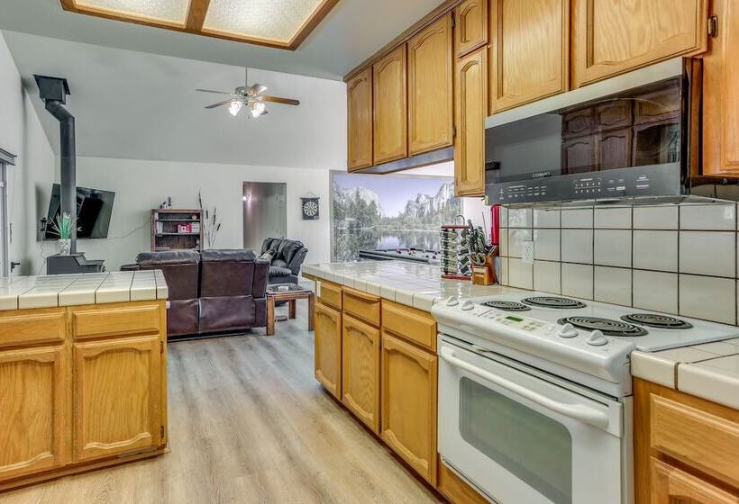 Pet Friendly Mariposa Retreat W/ Spacious Patio!