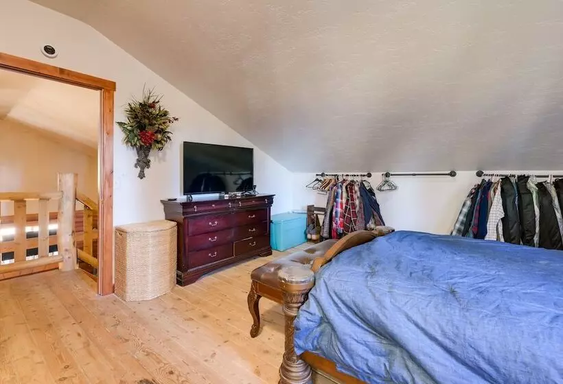 Philipsburg Log Cabin   Direct Bike Park Access!