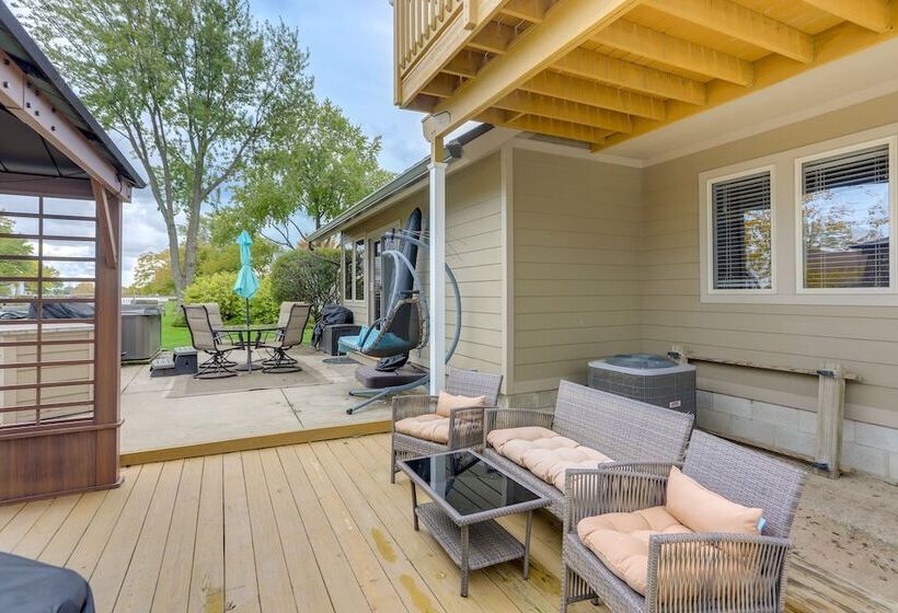 Port Clinton Home W/ Private Dock + Gazebo!