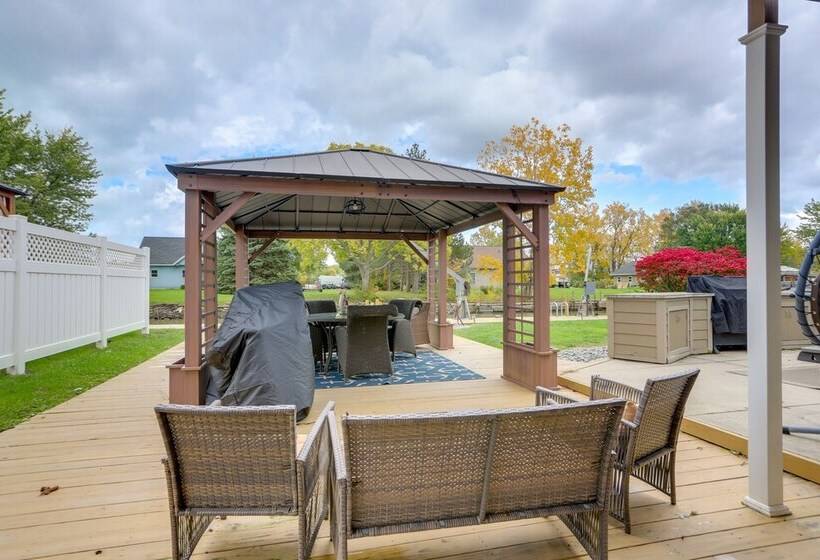 Port Clinton Home W/ Private Dock + Gazebo!