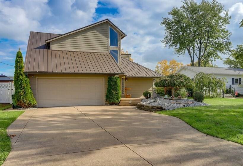 Port Clinton Home W/ Private Dock + Gazebo!