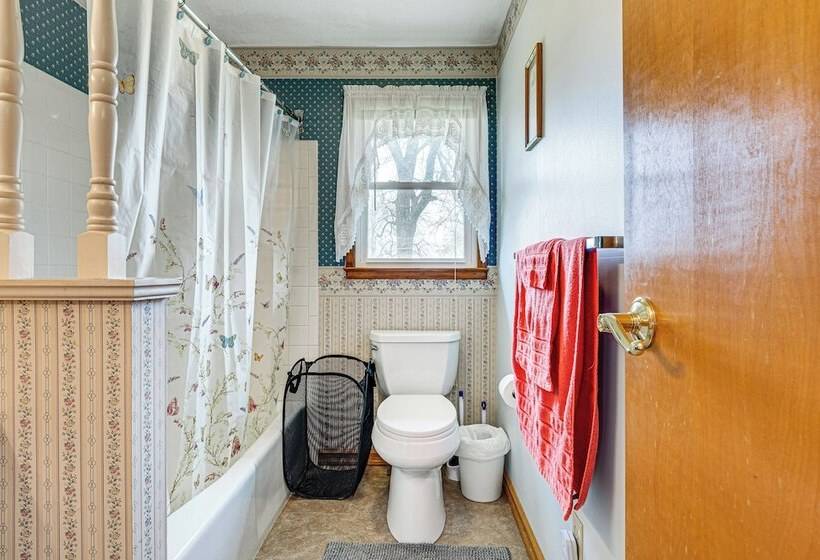 Quaint Economy Retreat W/ Patio & Spacious Yard!