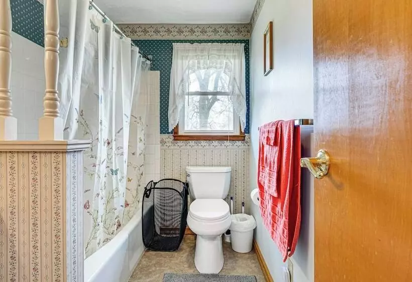 Quaint Economy Retreat W/ Patio & Spacious Yard!