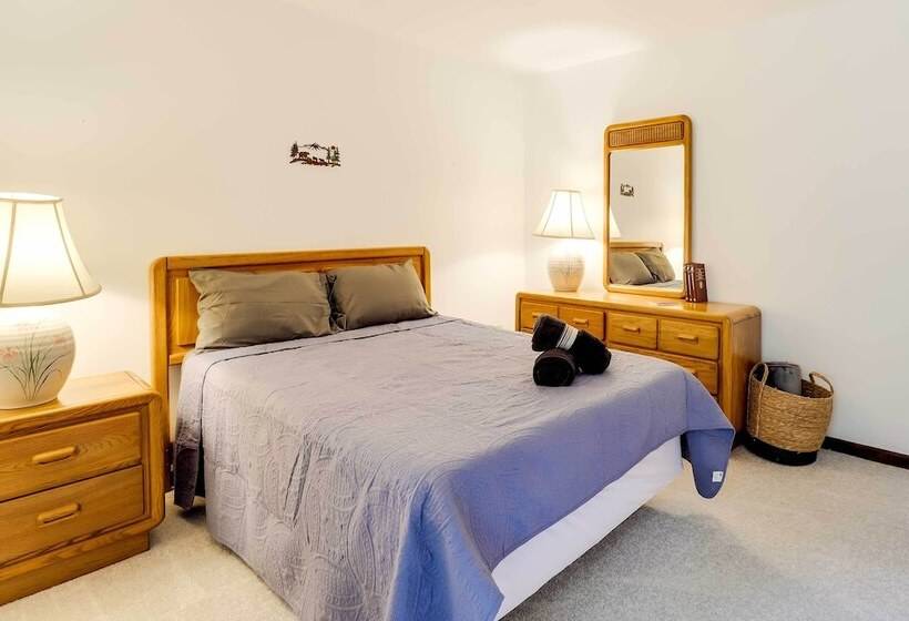 Pocono Lake Retreat W/ Deck & Fire Pit!